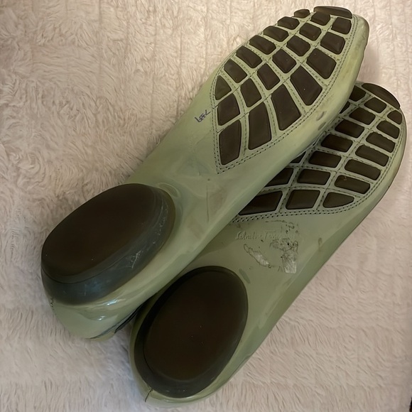 Salvatore Ferragamo Pistachio Green Patten Leather Pointed Toe Bow Loafers - Picture 5 of 15